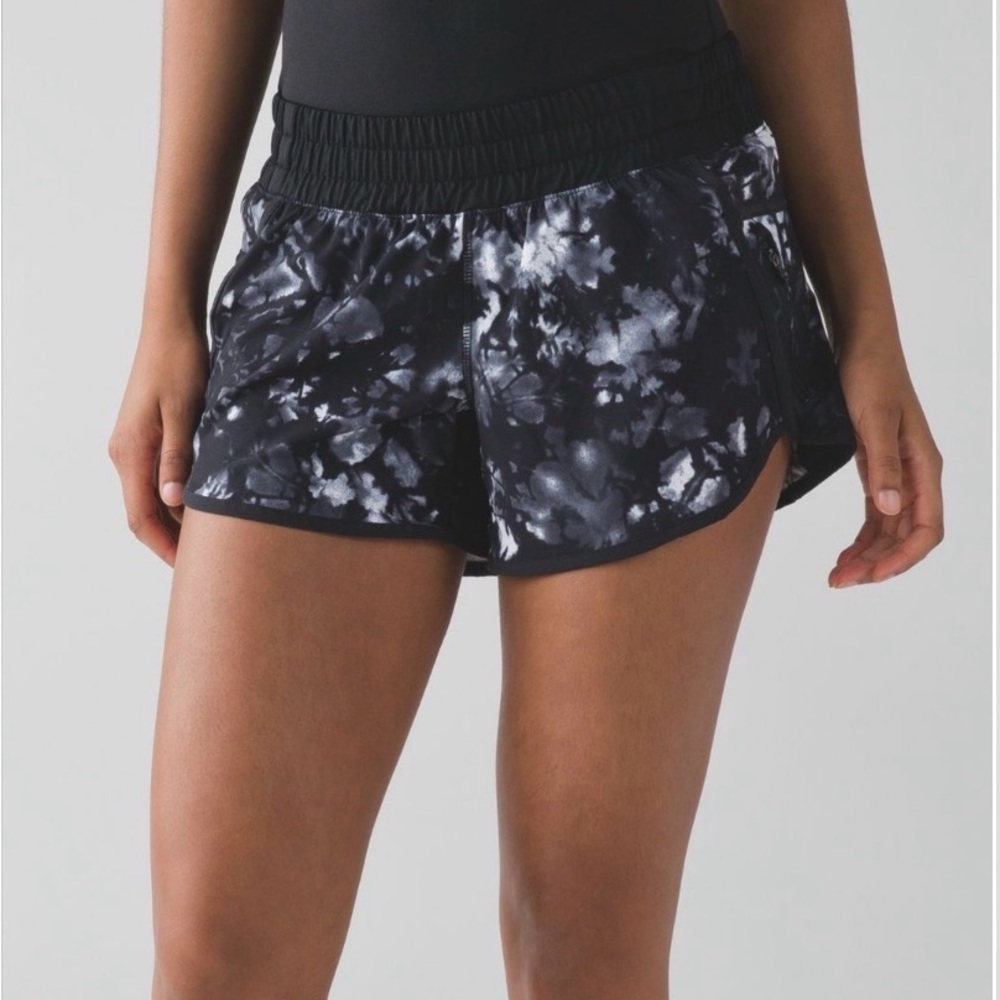 Lululemon Tracker Short IV Dusk Dye White Black / Black